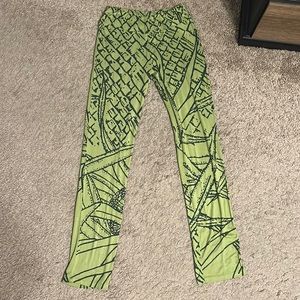 Green hawaiian print yoga pants